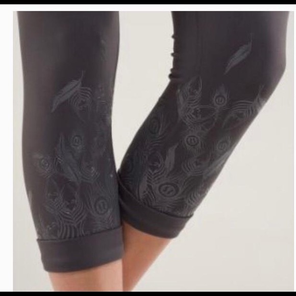 lululemon athletica Pants - Lululemon Acro Crop
Heathered  Gray Size 8 Good Condition